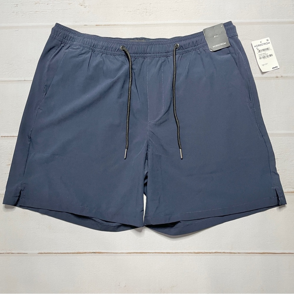 NWT - Nordstrom - Men’s Navy Blazer Shorts - Size Medium